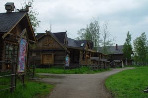 Деревня - от слова дерево, деревянный. на картинках не деревня, а какая-то городская хрень.
вот настоящая русская деревня: