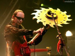 А как же группа Пикник с их странными инструментами?