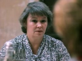 Сергей Шевкуненко играл . А озвучивала она ! Ярослава Турылёва. Кстати именитый режиссёр дубляжа . Именно она закончила Бронзовую птицу , после скоропостижной смерти Николая Калинина. Она нам и Шрека сдублировала на русском !