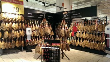 В сети Carrefour - и пофигу на санкции. Бери не хочу и ценник гуманный за ногу