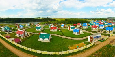 Хоть бы реальное фото нашли.
Есть очень нефуевые коттеджные поселки, только большинству наших граждан не светит подобное жилье.