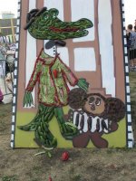 С Геной вроде всё понятно. А Чебурашку из чего слепили?)