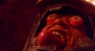 Великий Арни так тоже может, только не выеживается, а использует талант в кино