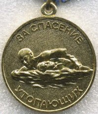 тут как минимум не кота, а собаку с лампой нужно (ц)

и медалью...