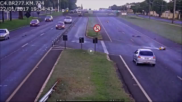 Они везде такие. Но что мне больше всего понравилось, что даже в Бразилии есть столбики от особо хитрожопых любителей поворачивать вторым третьим рядом.