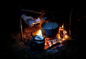 Конечно об этом надо позаботиться заранее. У Жены водительские права есть ?