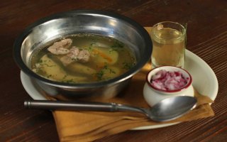 Конечно об этом надо позаботиться заранее. У Жены водительские права есть ?