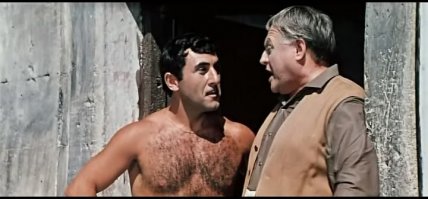 Удивлению Барби не было пределов. Ведь выбрав место под сияющим Млечным Путём, он опустился на одно колено и попросил девушку выйти за него замуж. 
Кхм, простите мне мой цинизм, а на что она рассчитывала?! Что он её тупо... заставит играть в шашки? Дальше следует непереводимая игра слов