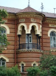 Я просто оставлю это здесь...Памятник Колчаку в Иркутске и здание краеведческого музея в Иркутске с именами русских путешественников на фронтоне...после Колчака фамилий нет.