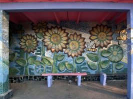 Многие остановки, прямо произведения искусства. Пост классный, сама часто бывая в разных уголках мира, обращаю внимания на остановки, особенно на старые. Это интересно.