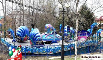 Сочи, Анапа, Питер, Москва, Казань... ага, а в России более тысячи городов. Вот аттракционы в Хабаровске