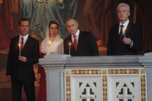 Бывшие члены КПСС во время посещения бассейна "Москва" 2016.