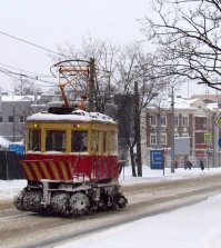 и в чем прикол? снегоуборочный трамвай всего-то..