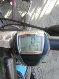 Скоростные, с приводом, а нжками слабо. Пфф.
Простой байк, ехал по прямой.