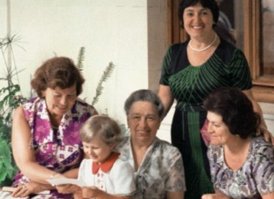 С ребенком Виктория Петровна (жена Л.И.)