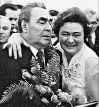 Нет. Не похожа в зелёном платье. Галина - вылитый отец: