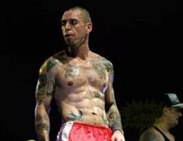 нет, Ляпис последнее время выглядит так...