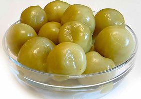 "В них содержится соланин, который, кстати, присутствует и в зеленых помидорах. Так что покупайте только красные спелые плоды."
Автор, не пробовал солёных зелёных помидор?! Много потерял!