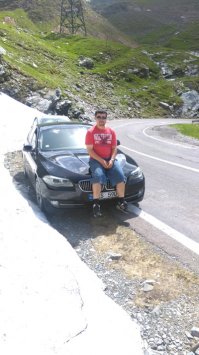 18 июня 2016...трасса трансфэгэрэшан,Румыния открылась....самаю красивая дорога по версий топгир,была жара но снег не успел оттаять....я с дуру залез в снег потом не смог выйхать...на зимней резине! ))