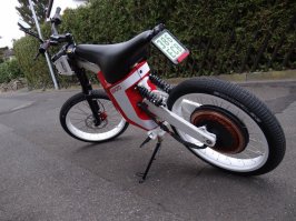 Российская разработка на основе двигателя Дуюнова.

Параметры электровелосипеда
Дальность пробега: до 130 км при средней скорости 25 км/ч
Макс. скорость 120 км/ч
Рекуперация до 350 A
Контроллер Curtis 1232SE 48 V 350 А
Емкость батареи 29,4 Ач
Макс. мощность: до 12 кВт (ограниченна контроллером)
Макс. момент 160 Нм (ограниченна контроллером)

Параметры электродвигателя
Макс. мощность: до 20 кВт
Макс. момент: до 200 Нм