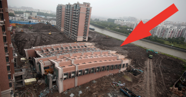 Однажды мой друг Мишка проклял тот день, когда решил купить квартиру на 14-м этаже