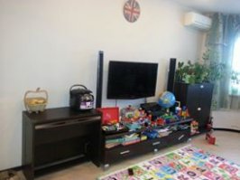 Доброго дня , Николай , а зачем фото , я могу проект отсканировать и закинуть ... хотя пара фоток есть на рабочем компе , вид на гостинную с эркером с кухни - от стола давно избавились через авито , переделка по мебели в гостинной ДО и ПОСЛЕ )))