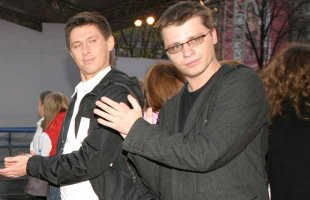 Тимур и Мэтт на самом деле большие друзья. Когда Мэтт приезжает в Москву, они всегда проводят вместе время.