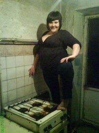 Похоже к ней бежит.:)