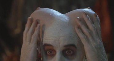 10 голливудских киноперсонажей с самыми дурацкими прическами (11 фото)