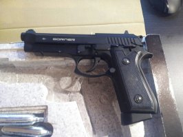 Товарищ, вы явно не в теме.. Вот мой "агрегат  для  стрельбы по банкам".. NORICA 88, 4,5мм,  24 джоуля, 300 м/с...Не требует никаких разрешений... 
Данные:

Единственный минус - однозарядная.. 
А вот для стрельбы очередями есть такая автоматическая "пукалка".. всего 3 джоуля и 120м/с, и обойма выстреливается за пару-тройку секунд..  Жаль что её как "дрозда" не модифицируют.. Забавно по банкам стрелять..