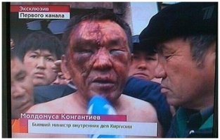 Нихера не смешно.... чувака жестко отп.издили во время переворота в Киргизии...