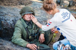 Шедевр. Не стоило ремейк снимать, наверное.
Паратрупер в М35 с каким-то уродским маскчехлом?