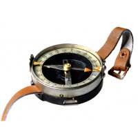 вот такого плана были компаса в детстве, может и сейчас где то лежат, как ни крути, а уже больше 30 лет прошло, мог и потерять. а вот курвиметр новый в коробочке и штампом СССР есть точно.