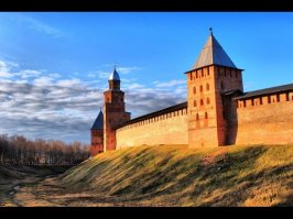 А все Кремли, крепости, множество монастырей это все по вашему что? Просто, видимо, архитектура родная кажется привычной и не воспринимаете это как замки.