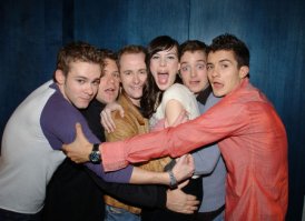 хоббит (забыл кто, актер) за задницу хватил эльфийскую принцессу (Лив Тайлер):)