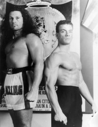 Слева Артур Пирожков?