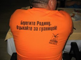 Туристы с чемоданами массово переходят Байкал из-за очередей на хивусы