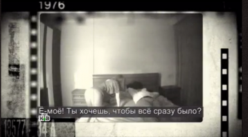 А, и зелёный попугай...