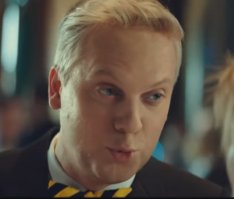  Шестилетний мальчик установил во дворе стенд с бесплатными игрушками для нуждающихся