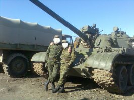 Калаши чистить - наказание (в пн буду чистить...), честно, проще орудие Д-10Т2С почистить и смазать. на фото со срочки с младшим братом (выше) у его танка.