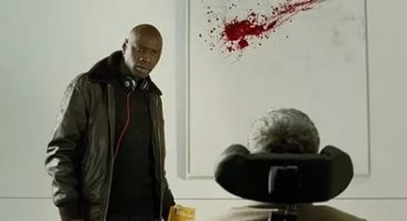 "У парня пошла кровь из носа и он хочет за это тридцатку?!" - вспомнилась эта сцена из любимого фильма.