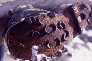 странно.Группа непальских альпинистов планирует провести уборку на вершине Эвереста. Там замерзших альпинистов никто не хочет или не может вниз спустить.Так и лежат десятилетиями.даже мимо еще живых и беспомощных проходят,а тут,уборку затеяли.