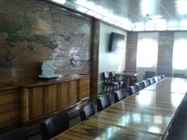 был там в прошлом году
вот ещё интересное фото: каюткампания. 
Там всё помпезно, отделано деревом дорогих сортов. Ведь строили этого красавца всех страной и был он по масштабности сравним с главными стройками и достижениями СССР.