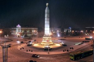 площадь победы еще круглая, а с постройкой метро стала такая.