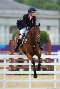 Королева Елизавета II, её дочь принцесса Анна и внучка принцесса Зара. Анна участвовала в Олимпиаде-76 в конных видах спорта, а Зара даже завоевала серебряную медаль на Олимпиаде-2012.