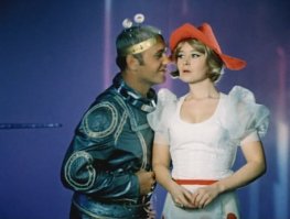 Замечательный фильм "Эта весёлая планета"., тоже про пришельцев :)