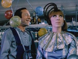 Замечательный фильм "Эта весёлая планета"., тоже про пришельцев :)