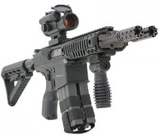 а есть технари, если вкурсе, реально ли замутить автоматик с двумя затворными рамами, ну, что бы херачил в два раза быстрее? Или нужно тогда два ствола? Я думал стану новатором, ан нет, уже есть такая фигня(Gilboa Snake). Но всё таки с дустволки не так точно стрелять, вот бы из одного ствола сделать чтобы подавать из двух магазинов