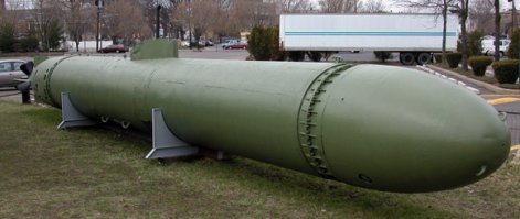 С камикадзе автор погорячился) Такие были у японцев. "Кайтен".