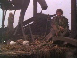 Можете со мной не согласиться, но мало какой ужастик дотягивает по уровню ЖУТИ до "Сказки странствий". Все эти кишки, вопли, монстры меркнут по сравнению с этим (жаль, не все картинки, что хотел выложить, нашёл):